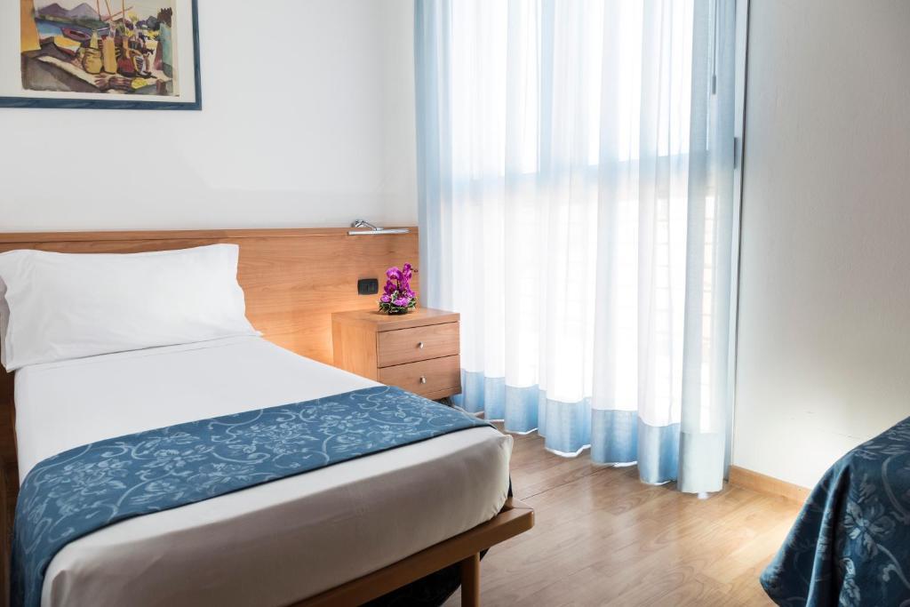لينانو سابيادورو Aparthotel Esperya الغرفة الصورة