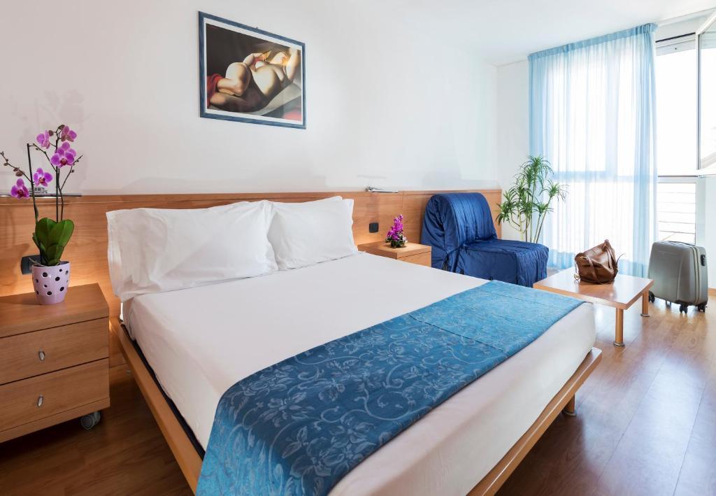 لينانو سابيادورو Aparthotel Esperya الغرفة الصورة